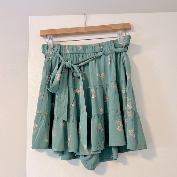 American Eagle tie up Skort size medium - Picture 2 of 4